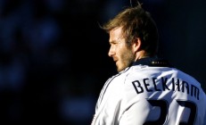 开云官网-伦纳德攻防一体诠释完美，马刺团队风暴末节席卷篮网