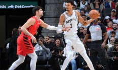 开云体育视频直播-太阳队客场奏凯，逆袭战胜马刺队