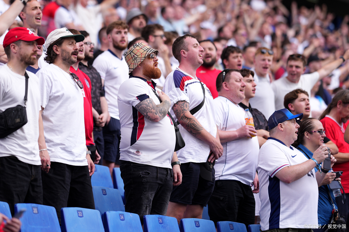 关于足球比赛全球瞩目，球迷热议不断的信息