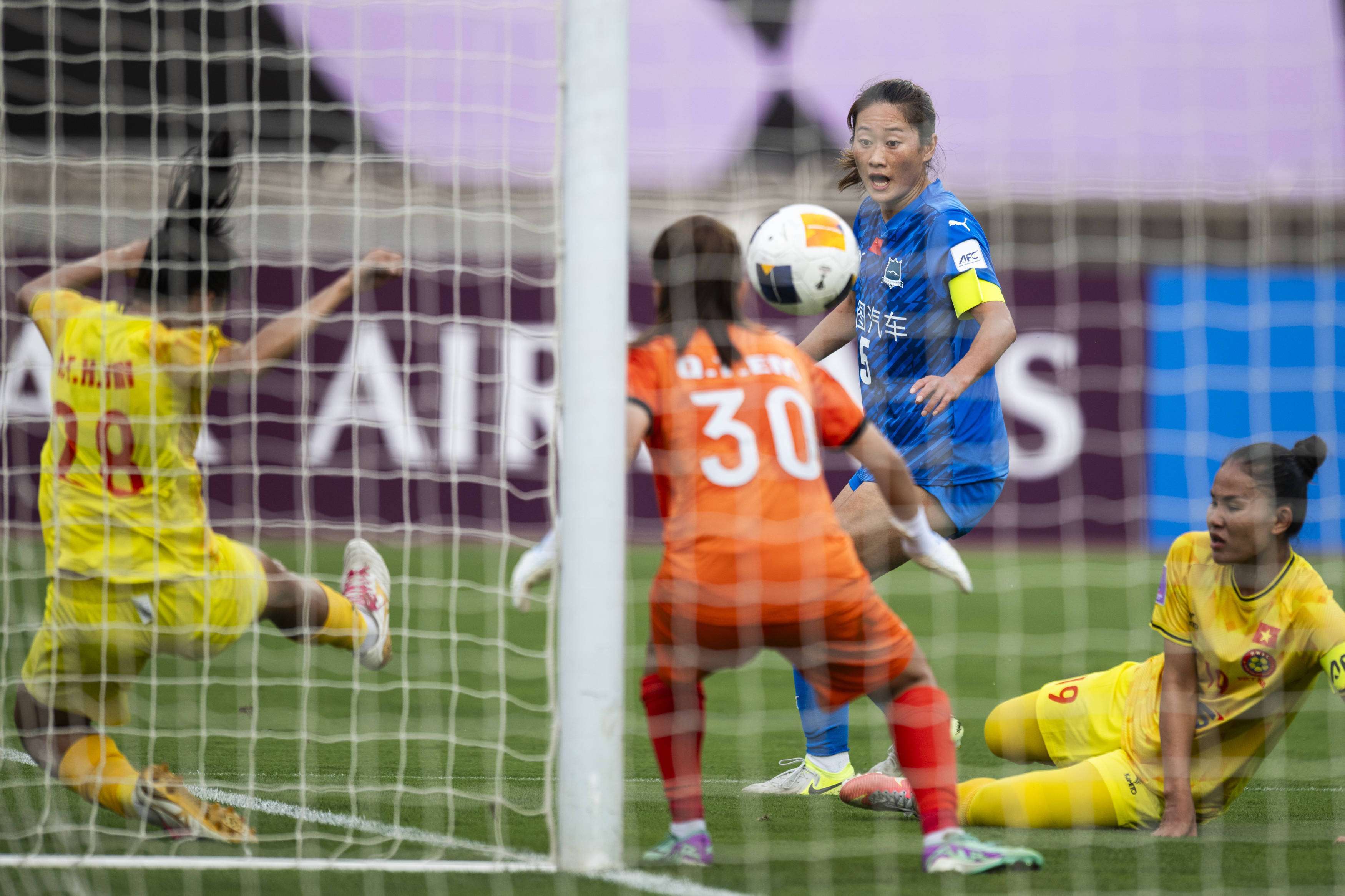 中国女足在比赛中再创辉煌，成功晋级下一轮