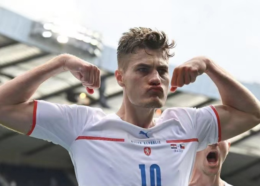 包含捷克击败丹麦，意外晋级，表现超乎预期的词条