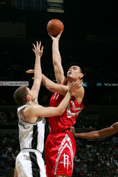 关于内线精准投篮得手，领先一步的信息