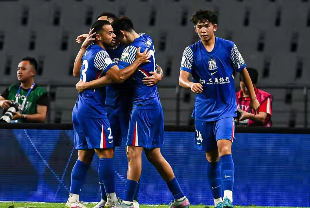 上海申花对阵大连人的激烈对决的简单介绍