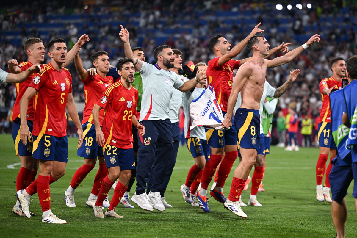 包含瑞典完胜西班牙，奥亚尔萨瓦尔扛起全队的词条