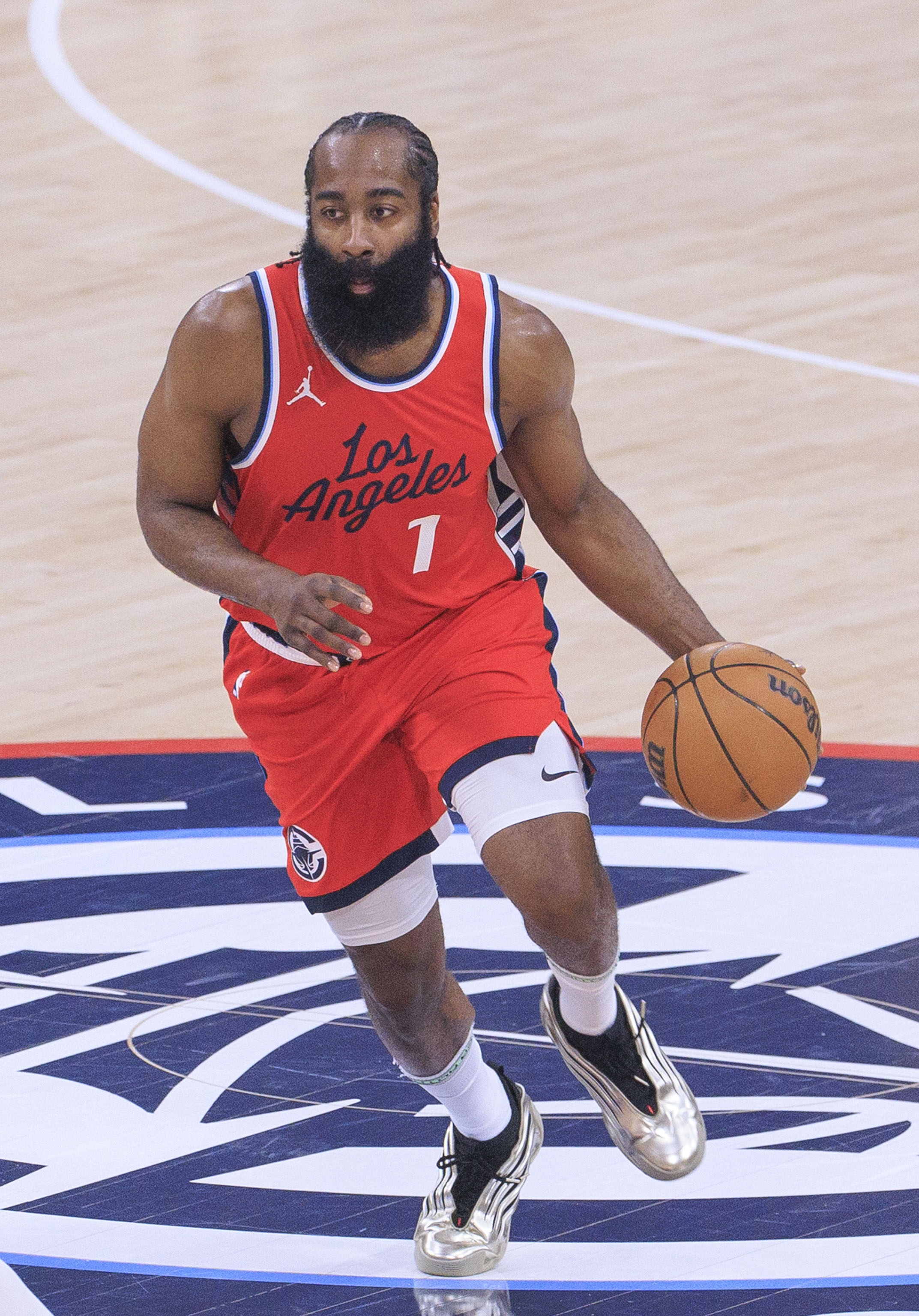 关于快船外线射手稳中求胜为球队启动连胜模式的信息