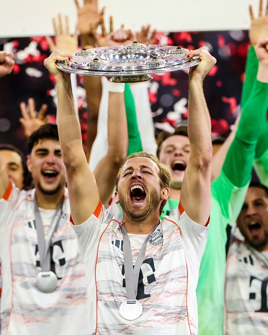 皇家马德里客场逆转塞维利亚，凯恩助攻制胜的简单介绍