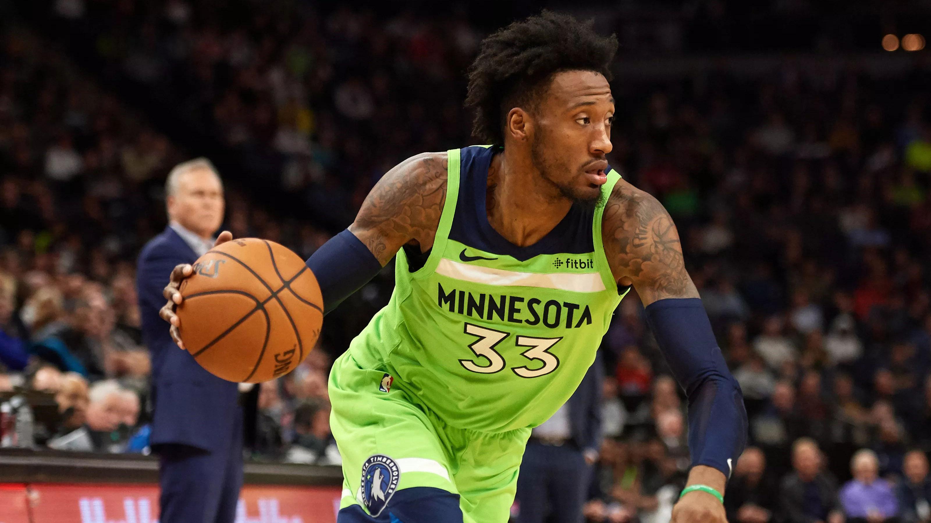 雄鹿队交易传闻不断，球迷们猜测下一个动作