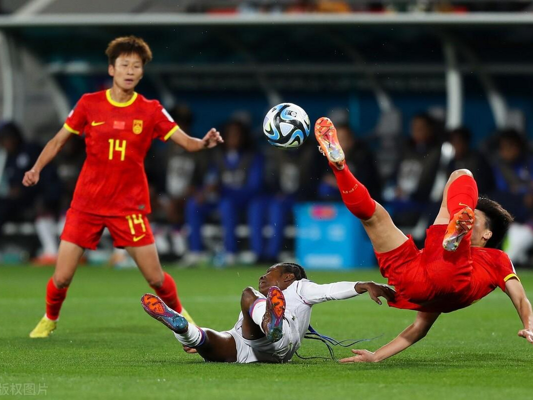 包含防守稳固：英格兰国脚取得连胜势头的词条