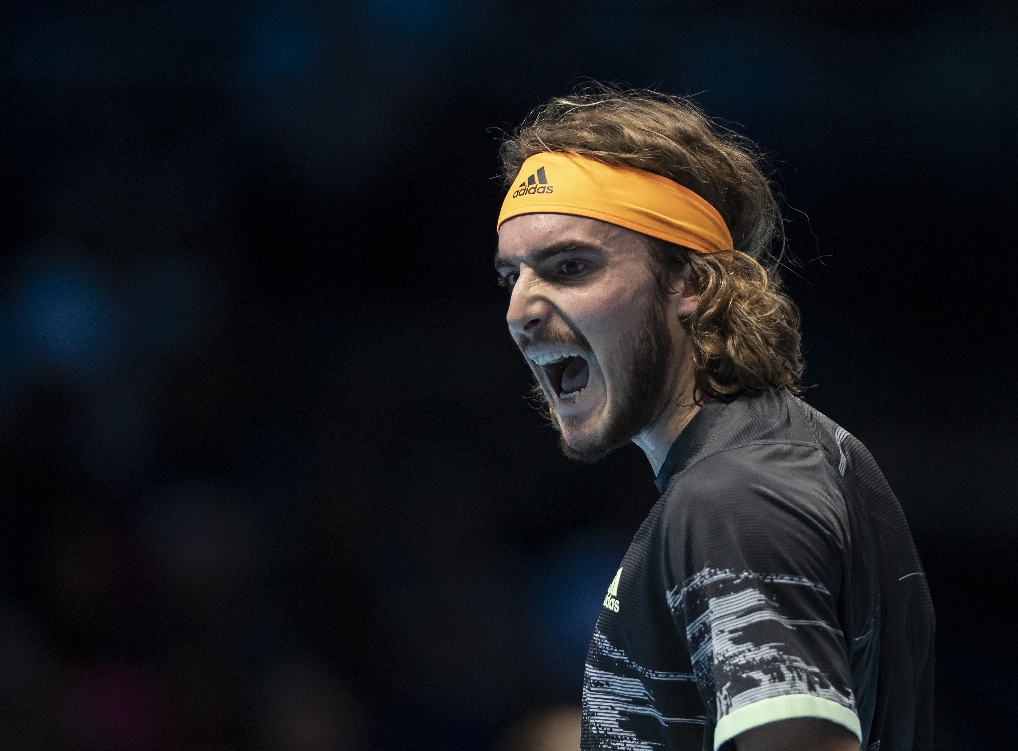 包含德国网球队险胜美国网球队，西西帕斯三分雨点燃全场的词条