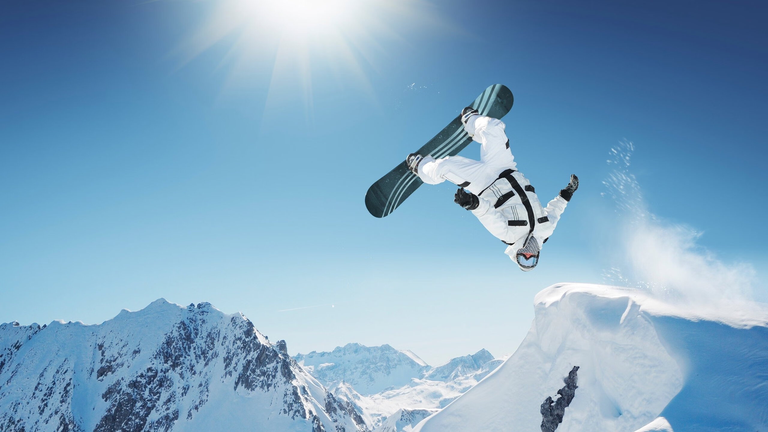 赛道上的双重奏,范弗利特攻防统治F1街道赛之夜