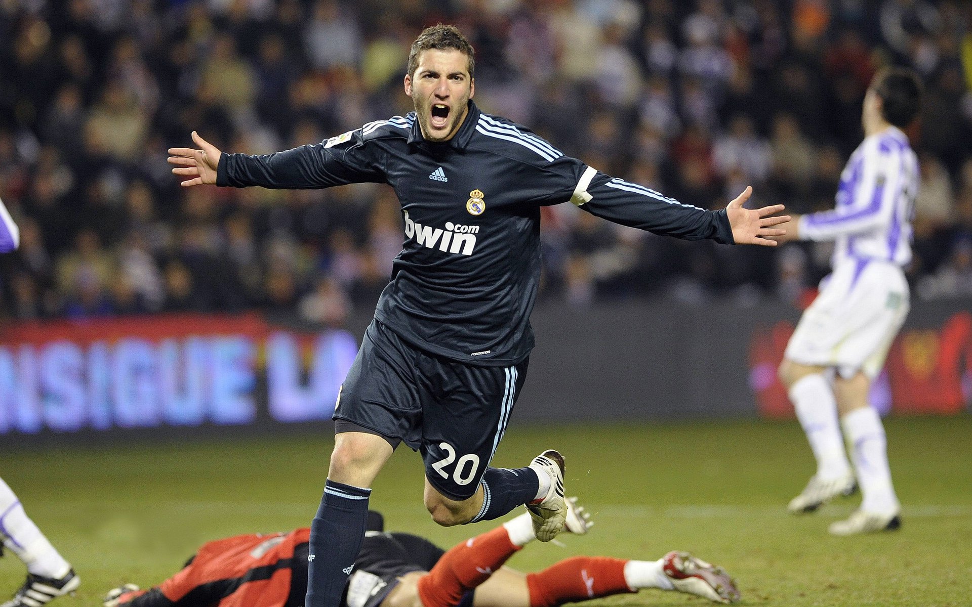 绝杀之夜,英格拉姆主宰全场,开拓者惊险逆转火箭