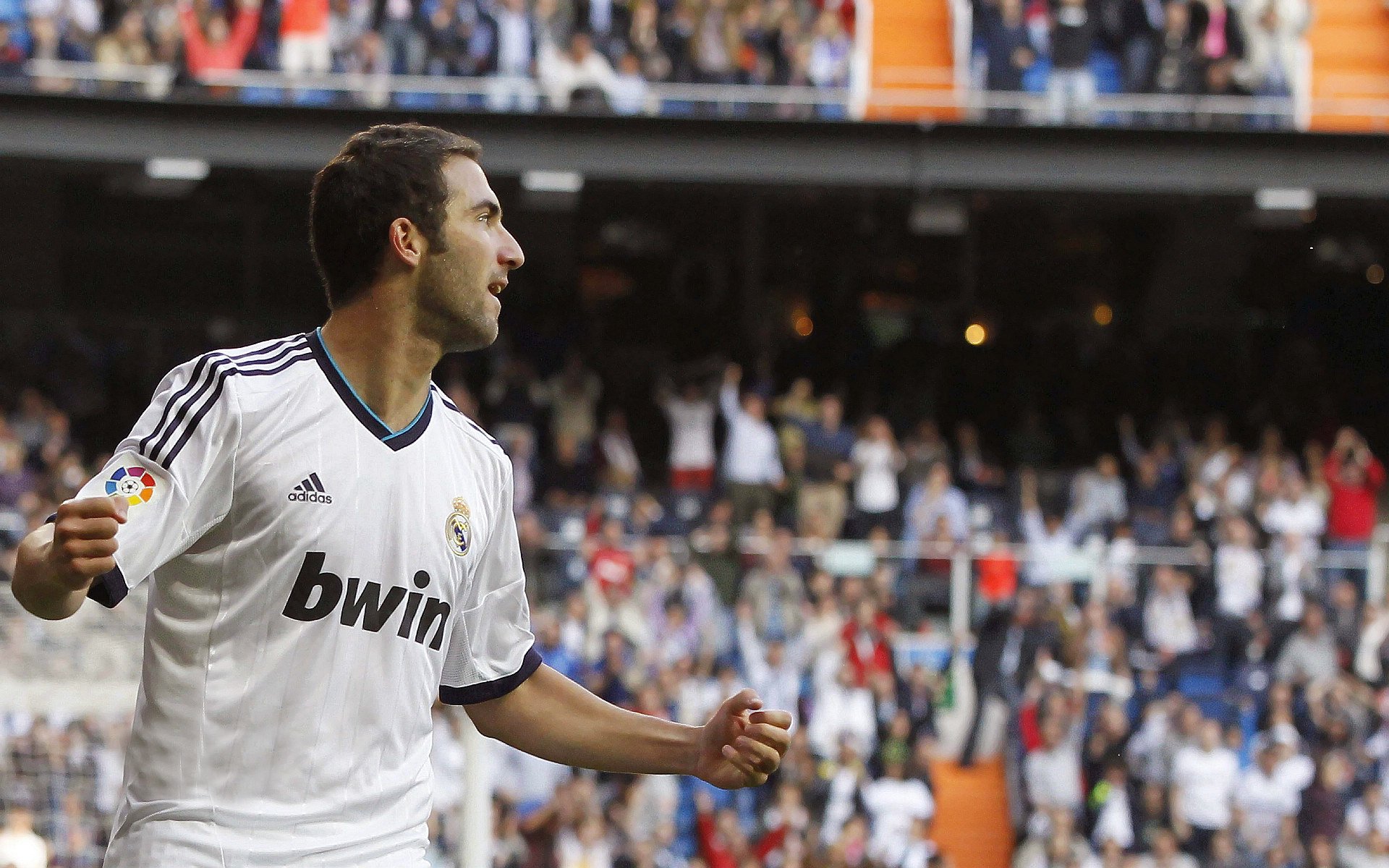 塞内加尔铁壁粉碎米兰神话,阿尔瓦雷斯的防守艺术如何重写现代足球教科书