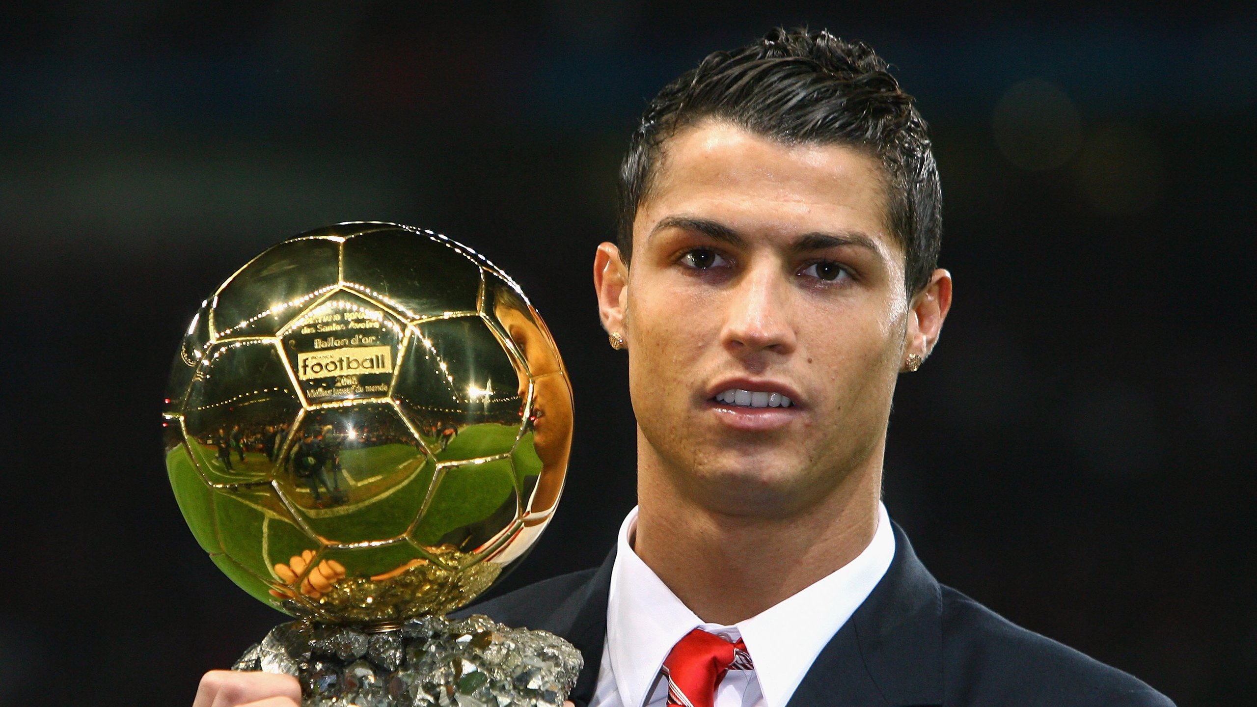 绿茵与硬木的双重奏，爱尔兰正面击溃马赛，伊布季后赛抢七的传奇接管