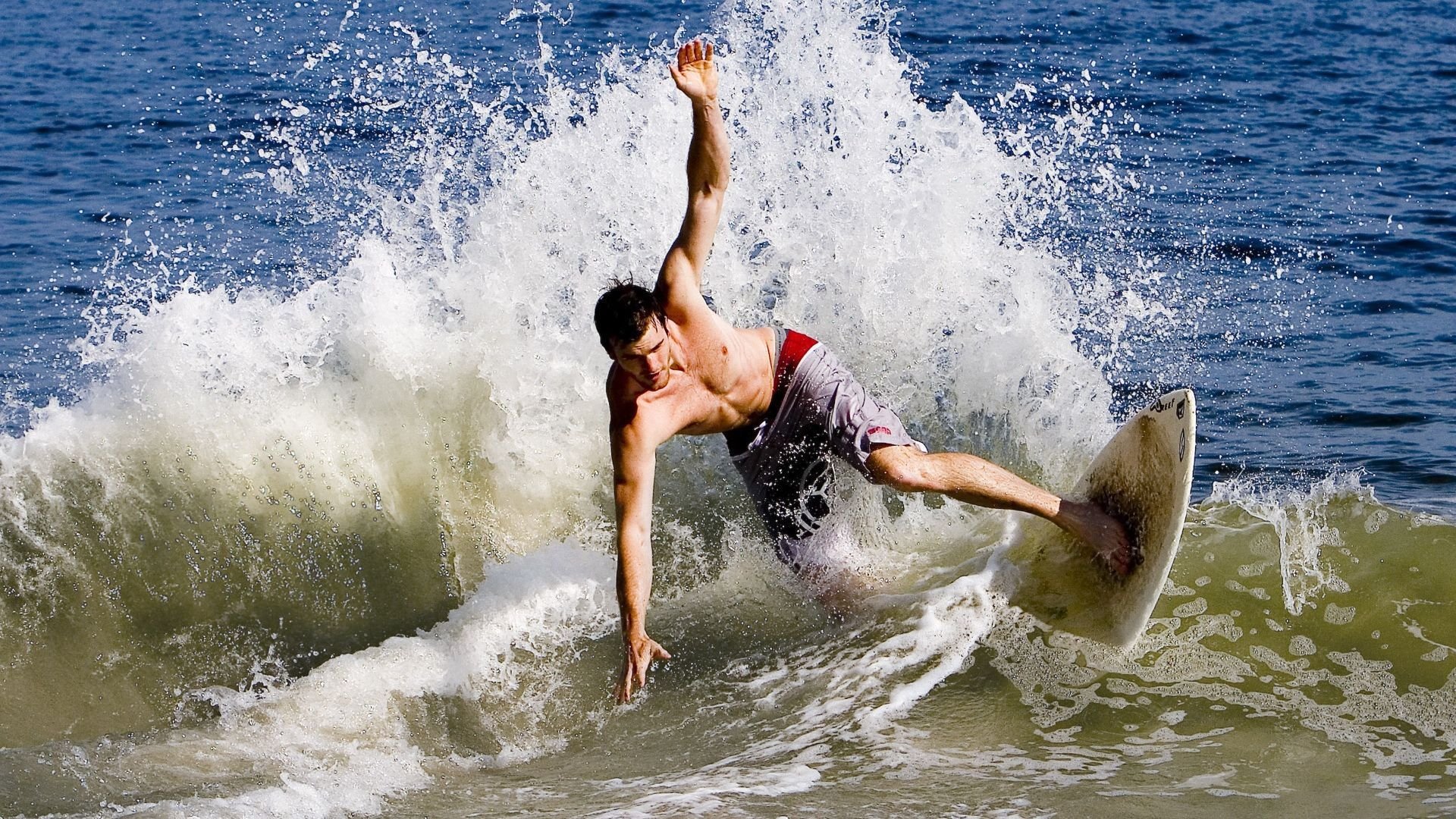 南半球的绿茵风暴，新西兰战术压制智利，欧冠决赛之外的足球哲学启示