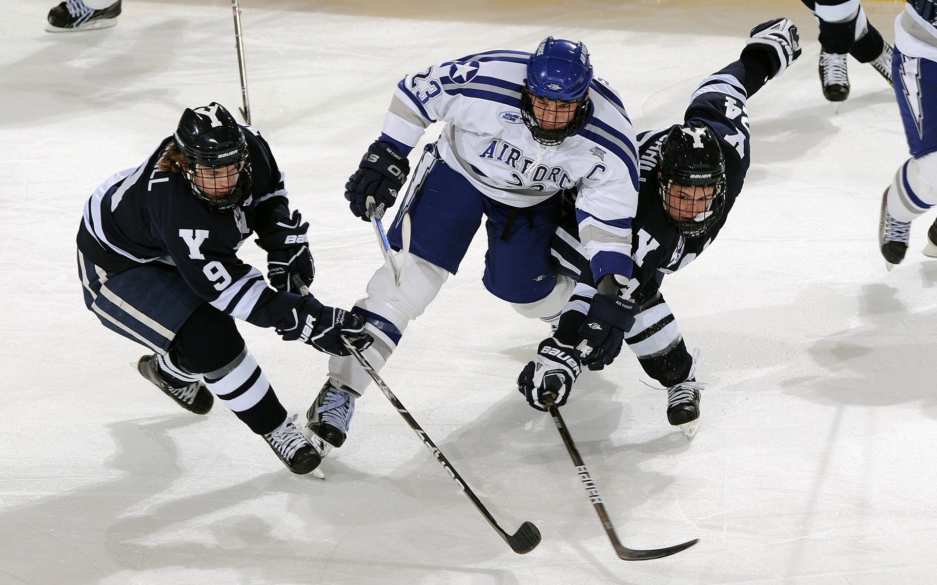 西甲国家德比之夜，西亚卡姆成为全场焦点